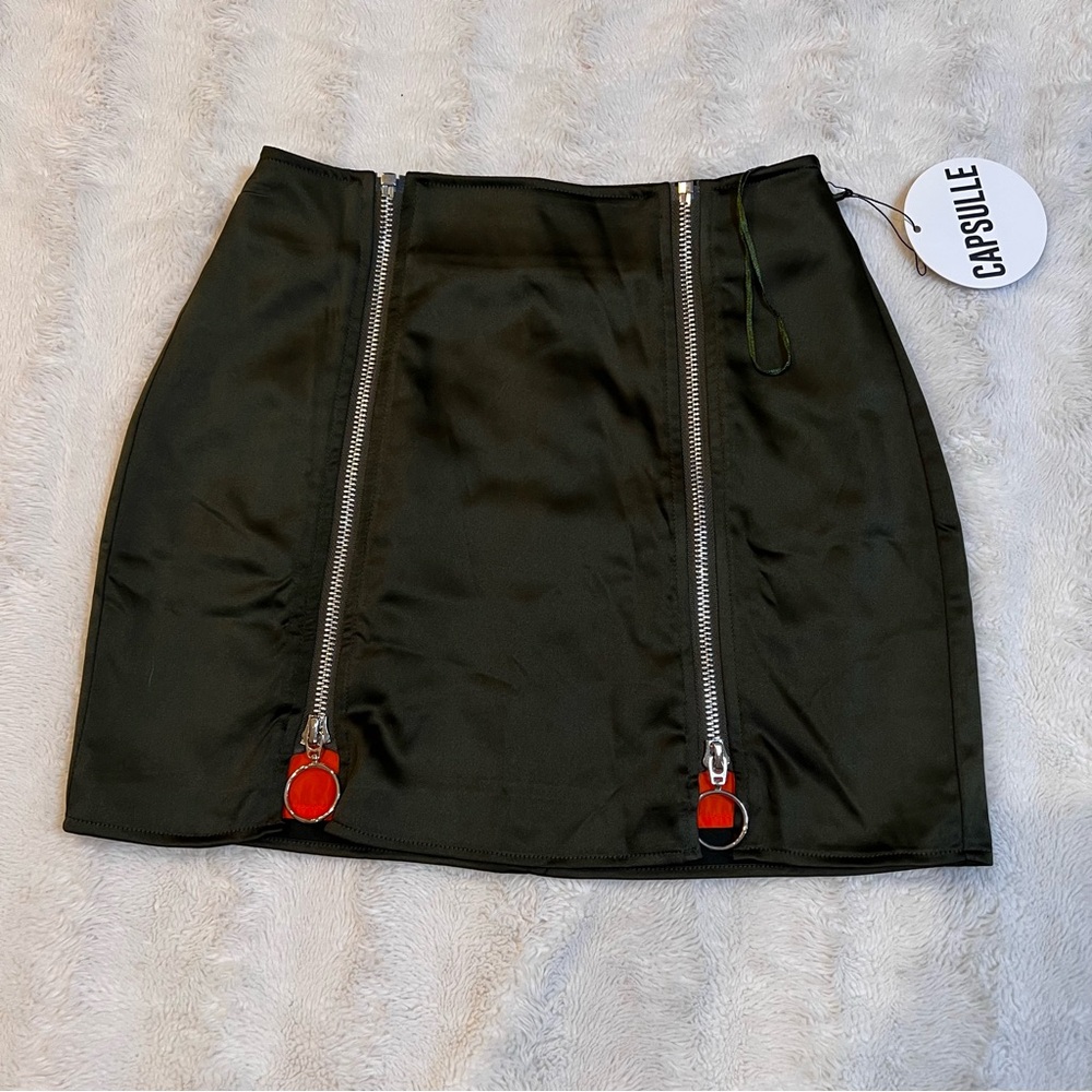CAPSULLE DOUBLE ZIP FRONT BLACK SATIN MINI SKIRT: SIZE S (Zipper Accents)